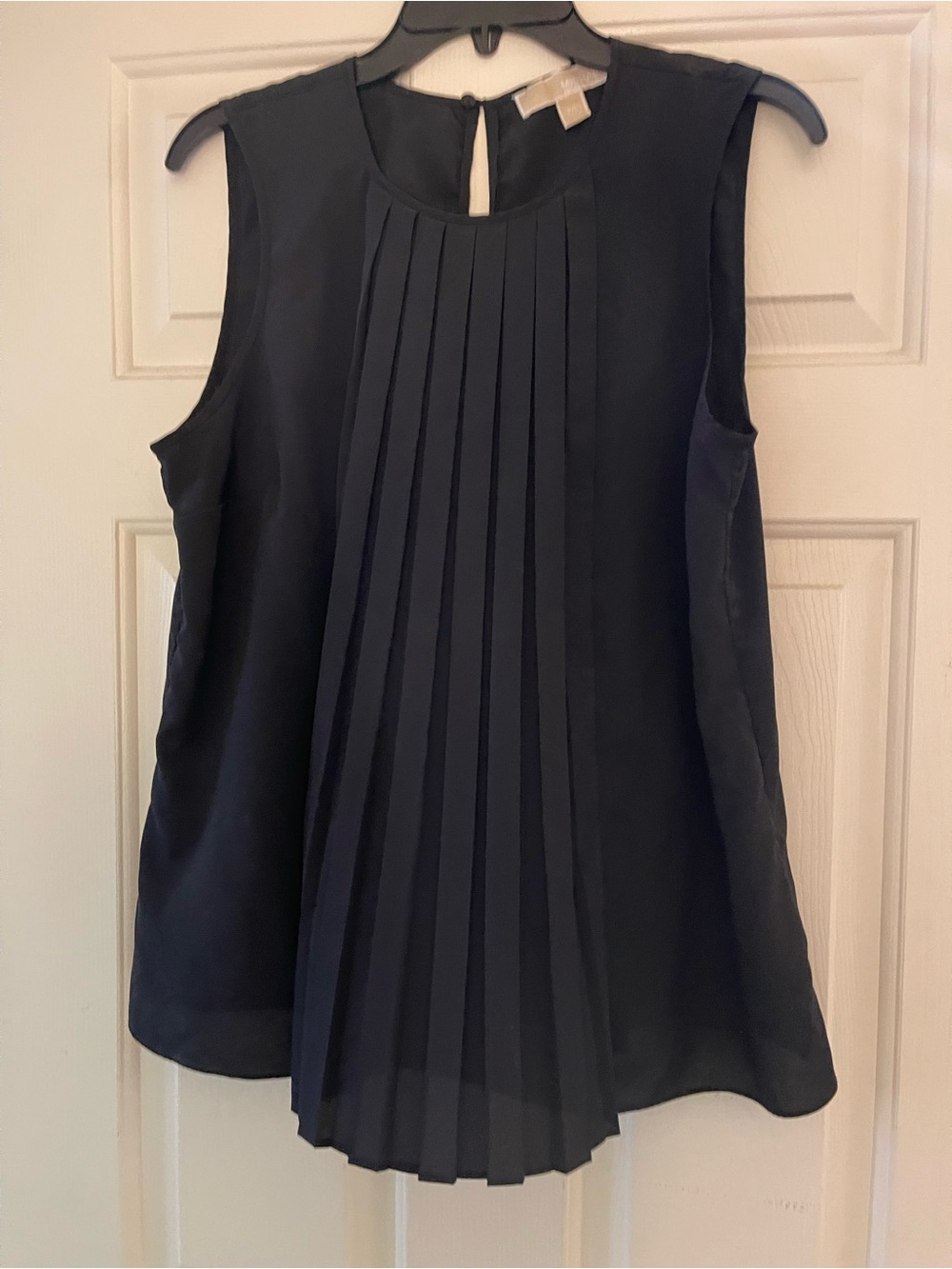 MICHAEL Michael Kors Black Pleated Front Sleeveless blouse